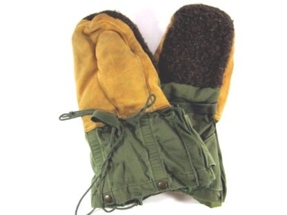 Pre-Owned Arctic Extreme Cold Weather Mittens & Liner Set, USGI ECW Gloves