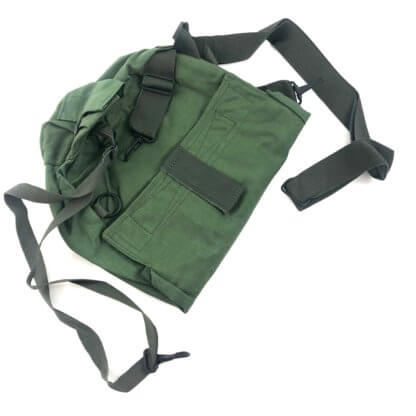This a new carrying case for the M40 gas mask.