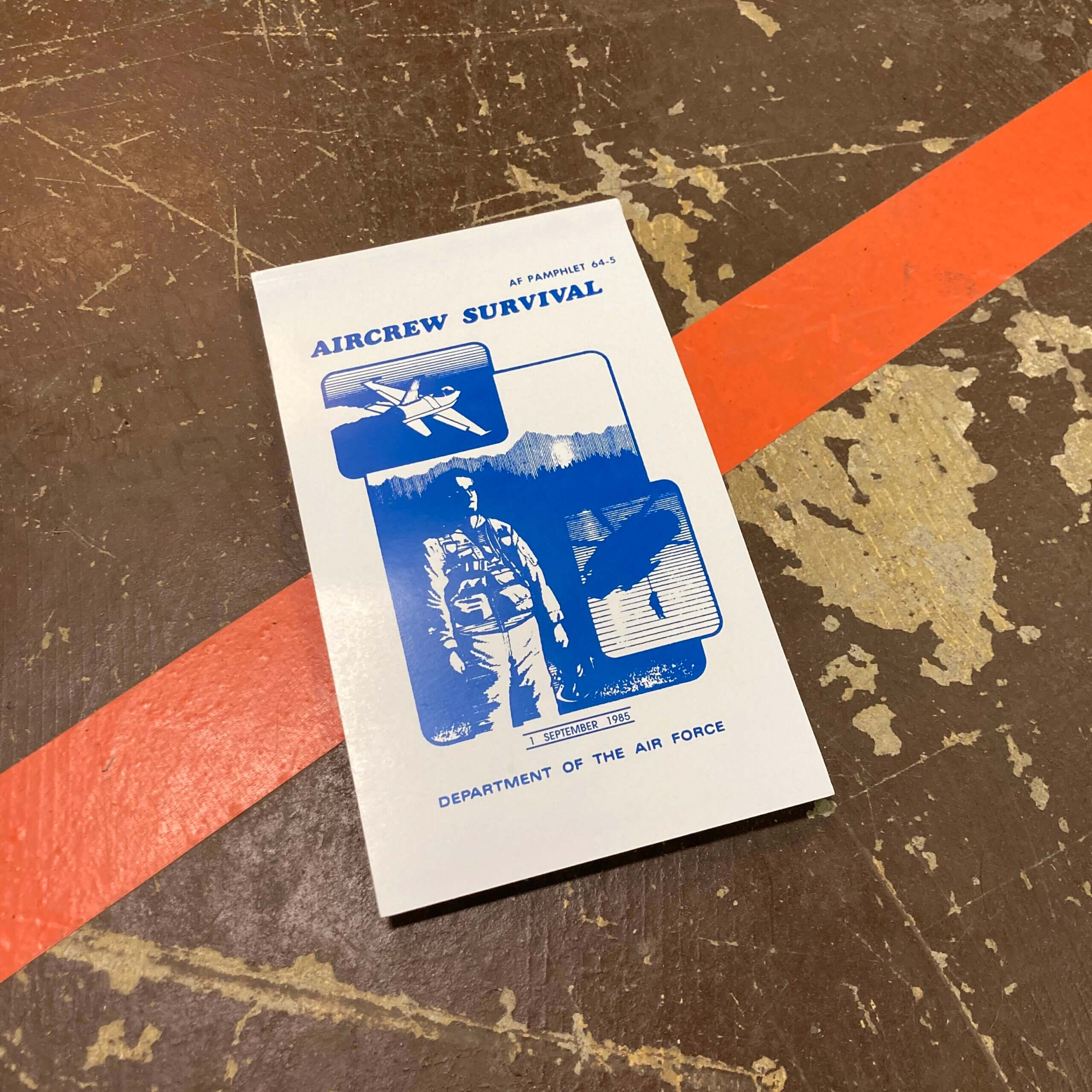 アメリカ空軍遭難専門書　『AIRCREW SURVIVAL』 Aircrew Survival, AFP 64-5 Manual - Venture Surplus